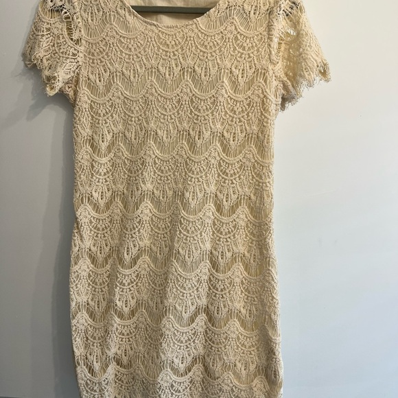 Vero Moda Dresses & Skirts - Vero Moda Cream Sheath Dress with Flutter Sleeves